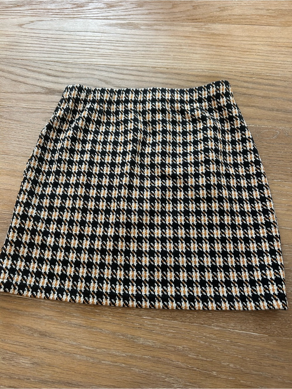 Houndstooth Mini Skirt in Black and Tan